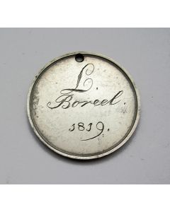 [Vrijmetselarij] Toegangspenning tot de Loge der Vrijmetselaren te Amsterdam, op naam van Jhr. Lucas Boreel, 1819