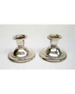 Stel zilveren tafelkandelaartjes