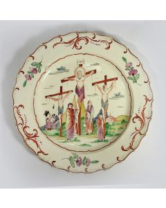 Staffordshire creamware bord met kruisigingsvoorstelling, voor de Nederlandse markt, 18e eeuw
