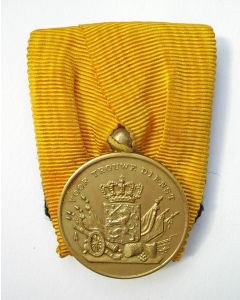 Medaille voor Langdurige Trouwe Dienst bij de Landmacht 'ín goud'. 
