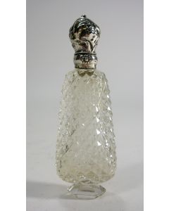 Kristallen parfumfles met zilveren dop, 19e eeuw