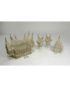 Miniatuur zilveren Minangkabau huizen, Sumatra