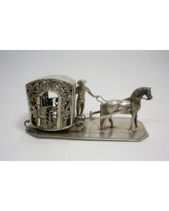 Miniatuur zilveren ijskoets met inzittende, 19e eeuw