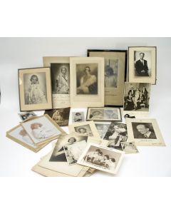 Collectie gesigneerde foto’s van Prinses Marie-José van België, haar echtgenoot Koning Umberto van Italië en haar broer Koning Leopold, ca. 1910-1955