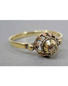 Gouden ring met roosdiamantje