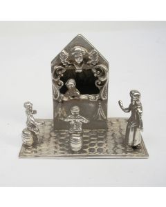 Miniatuur zilveren poppenkast,