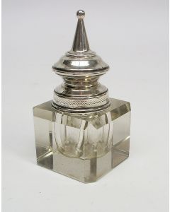 Kristallen inktpotje met zilveren dop, 1868