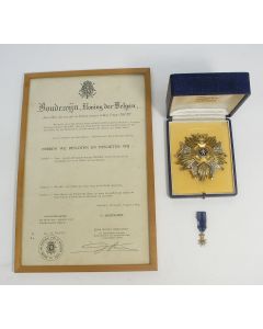 België, onderscheiding Grootofficier van de Orde van Leopold II, verleend aan een Nederlandse functionaris