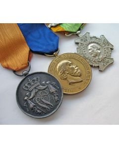 Spang van drie onderscheidingen van een koloniaal militair, 19e eeuw