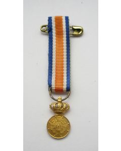 Eremedaille Oranje Nassau in goud, miniatuur draagmedaille