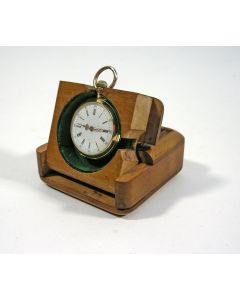 Bestoken notenhouten horlogekastje, ca. 1900