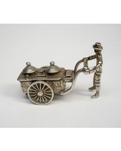 Zilveren miniatuur ijscokar