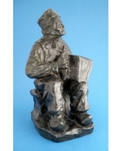 Bronzen beeld, Volendammer met harmonica, t.g.a. Charles van Wijk