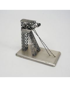 Zilveren miniatuur van een mijnschachttoren, 75-jarig bestaan  van de Staatsmijnen 1977, DSM