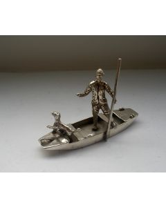 Zilveren miniatuur, visser in roeiboot