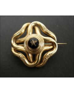 Gouden broche met onyx en pareltje, 19e eeuw