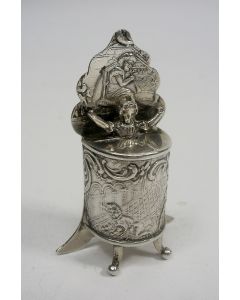 Zilveren miniatuur, kind in kakstoel, ca. 1900