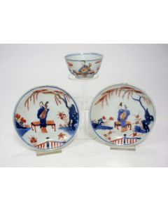 Chinees Imari kommen en schoteltje met afbeeldingen van muzikanten, 18e eeuw