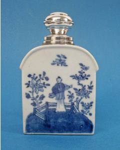 Chinees porseleinen theebus, 18e eeuw, met zilveren monturen