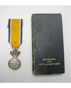 Eremedaille Oranje Nassau in zilver, in doosje van uitgifte