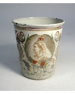 Geëmailleerde herdenkingsbeker, 60-jarig regeringsjubileum van Koningin Victoria van Engeland, 1897