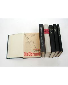'Dietbrand. Maandschrift onder leiding van Wies Moens'. Ingebonden set van alle verschenen jaargangen  (oktober 1932 – december 1939). 