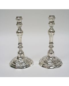 Stel zilveren kandelaars, Bergen/Mons, 1782