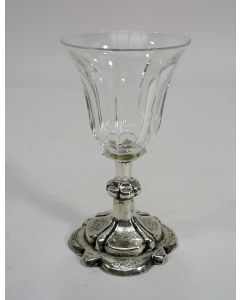 Kristallen wijnglas op zilveren voet, 1857
