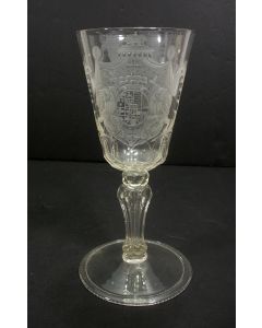 Wijnglas, geslepen met het wapen van Clemens August von Bayern, keurvorst en bisschop van Keulen, ca. 1750