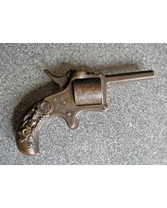 Sigarenknipper in de vorm van een revolver, ca. 1900