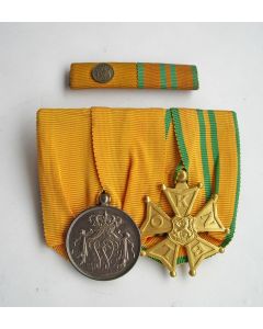 Spang van twee onderscheidingen van een marinemilitair
