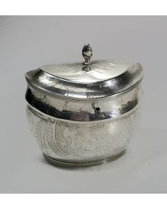 Gegraveerde zilveren theebus, Johannes A. van der Toorn, Den Haag, 1818