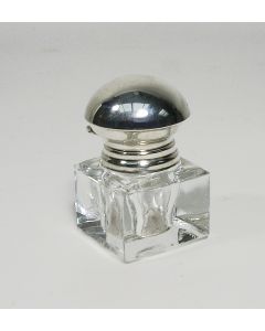 Kristallen inktpot met zilveren deksel