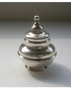 Zilveren miniatuur tabakspot, 19e eeuw 