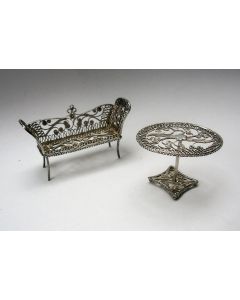 Miniatuur zilveren bank en tafel, Hoorn, ca. 1905