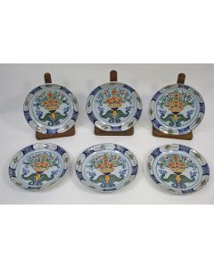 Serie van zes polychrome Delftse pannekoekborden, ca.1800