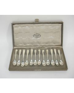 12 zilveren theelepels in cassette, H.L.P. Kamerbeek, Nijmegen ca. 1920