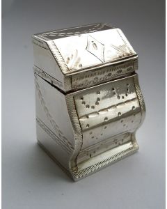 Zilveren lodereindoosje in de vorm van een bureautje, ca. 1810