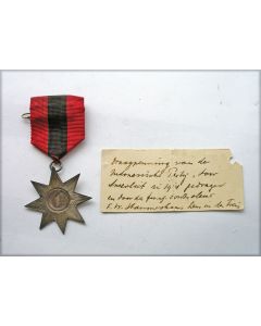 Communistisch draagteken van Henk Sneevliet, hem ontnomen door F.W. Stammeshaus in de trein bij Semarang, 1914