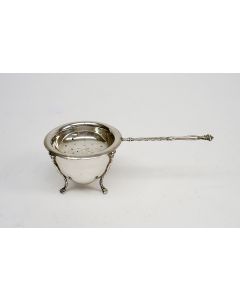Zilveren theezeef op lekbakje, model knopsteel