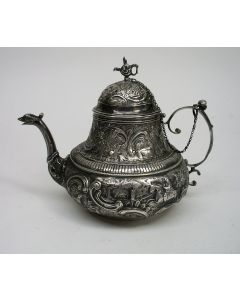 Zilveren theepot met jachtvoorstellingen, Saco Visscher, Dokkum 1772