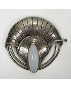 Fons Reggers, zilveren broche met maansteen, ca.1925