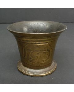 Engelse bronzen vijzel, gedateerd 1693, William & Mary periode