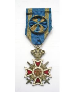 Koninkrijk Roemenië, Officierskruis Orde van de Kroon met de zwaarden (ingesteld 1881)