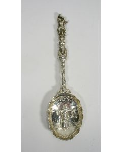 Zilveren sierlepel met Vrouwe Justitia, J.H. Roelfsema, Winsum ca. 1900