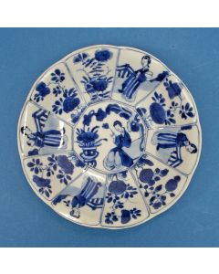 Chinees porseleinen diep schoteltje, 'Lange Lijs', Kangxi periode, 18e eeuw