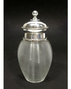 Ribglas theebusje met zilveren dop en kraag, ca. 1890