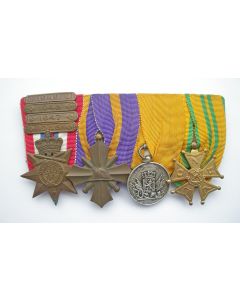 Spang van vier onderscheidingen van een militair, ca. 1935-1955