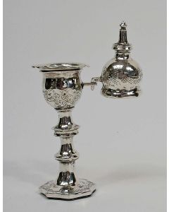 Zilveren kandelaartje met dover, 19e eeuw