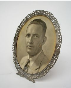 Ovale zilveren fotolijst, 1949